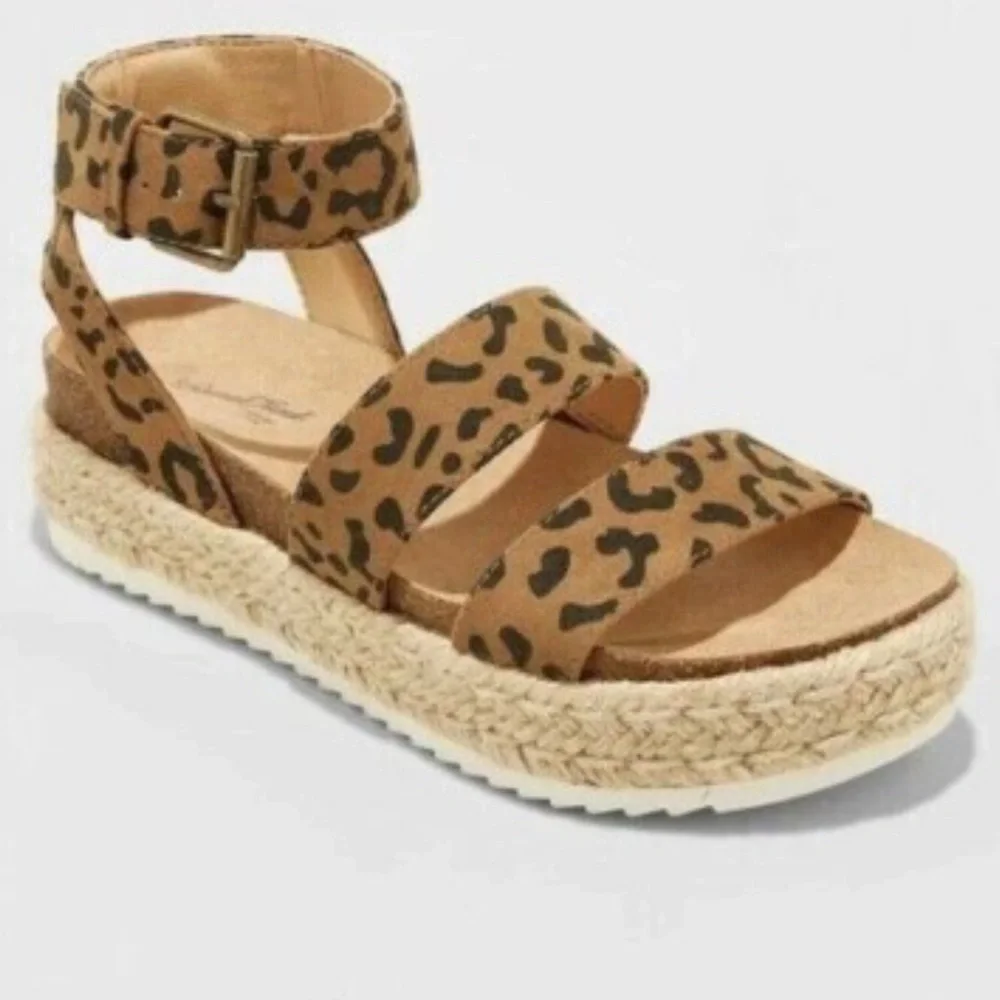Universal Thread Tan Leopard Espadrille Sandals